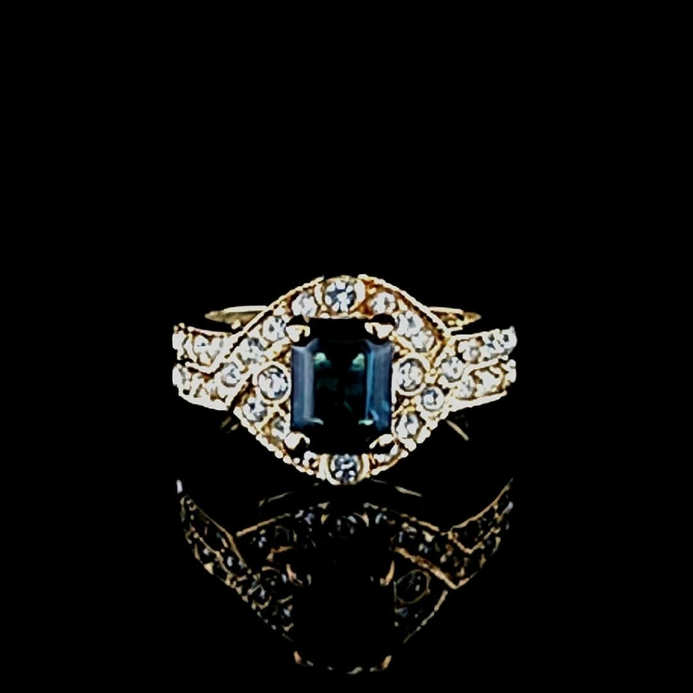 Ladies Vintage Vogue Cocktail Ring